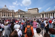 In 5mila in piazza San Pietro pre testimoniare la propria fede