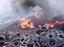 Incendiati oltre 50 pneumatici