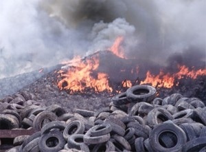Incendiati oltre cinquanta pneumatici