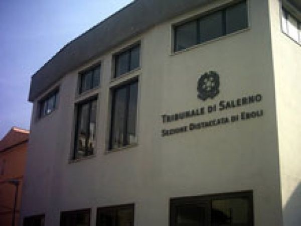 Tar sospende trasferimento procedimenti dalla sezione cittadina al Tribunale di Salerno