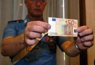 Banconote false, arrestate 11 persone. Il fornitore dei soldi fermato a Napoli