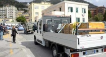 Il camioncino con la bomba abbandona la zona del Crescent