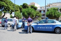 Mattinata di controlli per la polizia